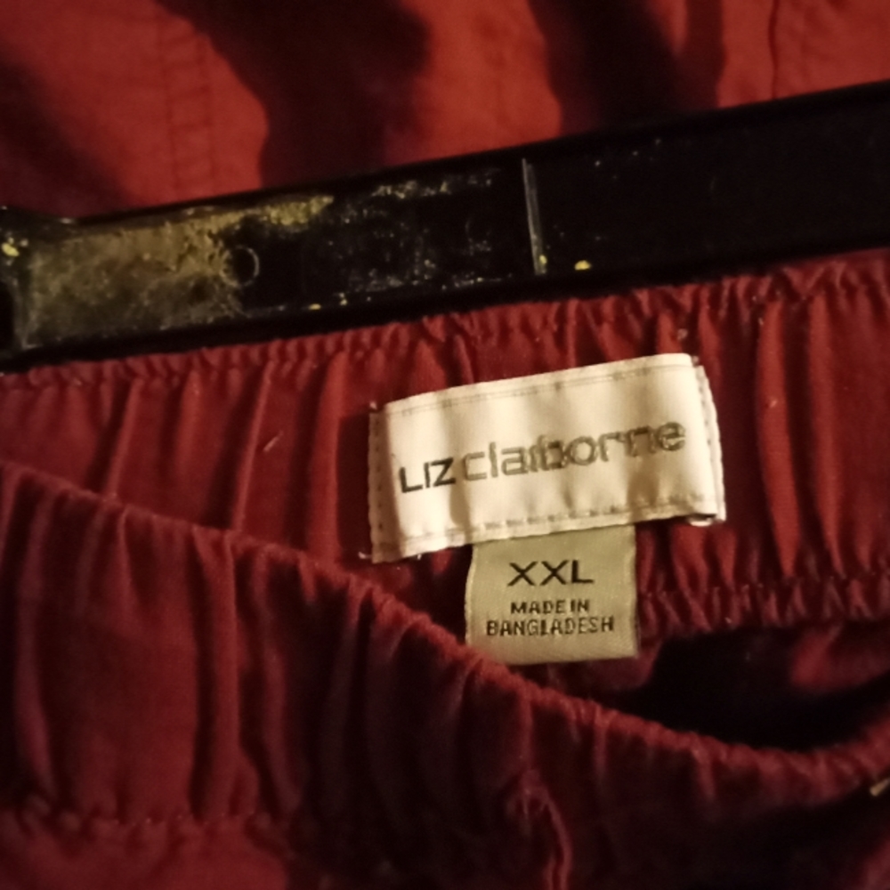 LIZ CLAIBORNE MAROON SHORTS SIZE 2XL